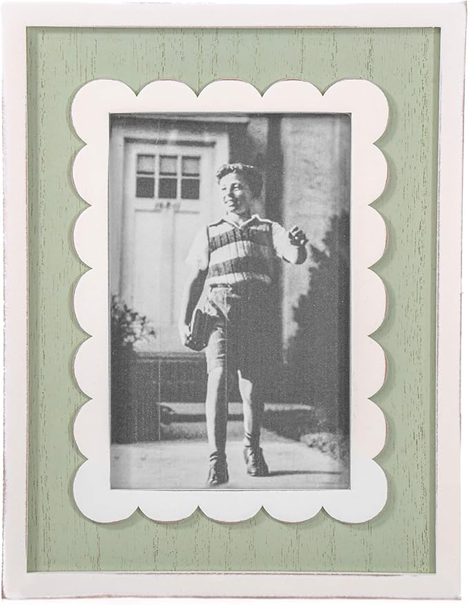 Scalloped Green Photo Frame